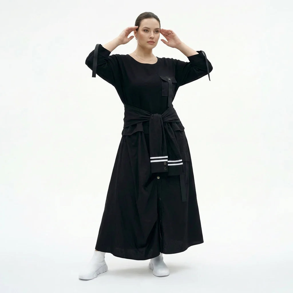 Statement-Kleid in Inkshadow-Schwarz mit Utility-Details und stilvoller Oversize-Silhouette