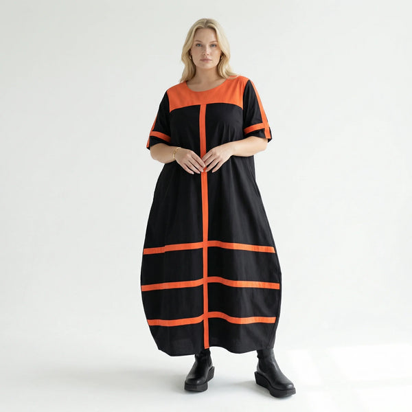 Maxikleid schwarzrot mit Kontraststreifen A-Linie Rundhals Halbarm aus Viskosepopeline