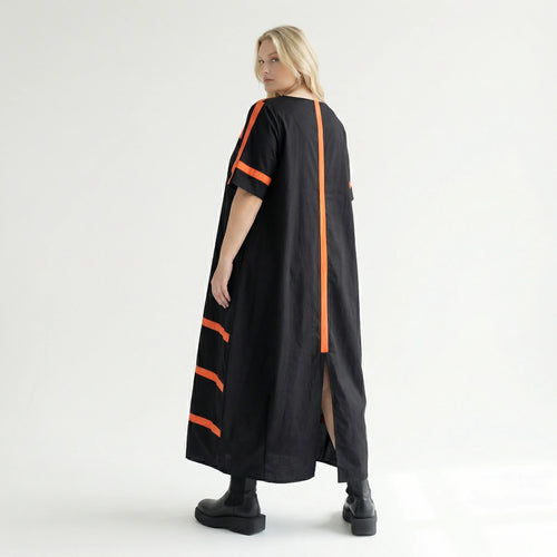 Maxikleid schwarzrot mit Kontraststreifen A-Linie Rundhals Halbarm aus Viskosepopeline
