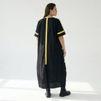 Schwarzgelbes Maxikleid mit Kontraststreifen aus Viskose Popeline locker weit in A-Linie