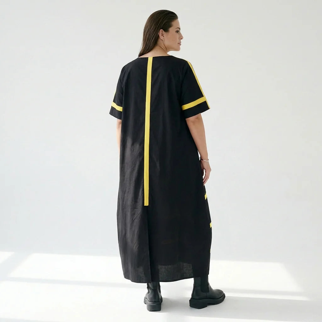 Avantgarde Maxikleid Cadrelli schwarz mit gelben Kontraststreifen aus Viskose-Lycra