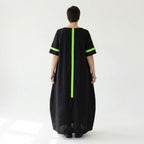 Schwarzgrünes Maxikleid Oversize mit Kontraststreifen Halbarm weit aus Viskosepopeline