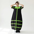 Schwarzgrünes Maxikleid Oversize mit Kontraststreifen Halbarm weit aus Viskosepopeline