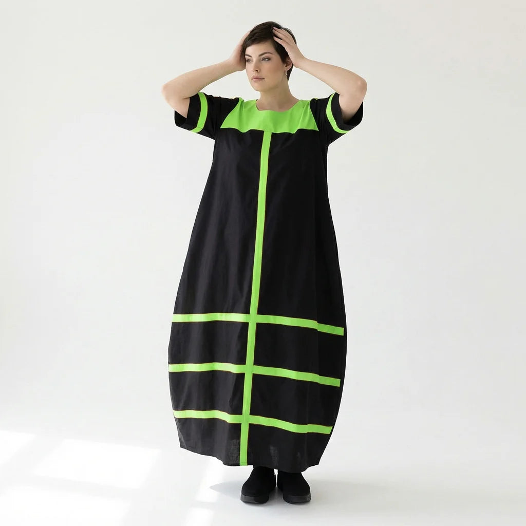 Avantgarde Maxikleid Cadrelli schwarz mit neon-grünen Kontraststreifen aus Viskose