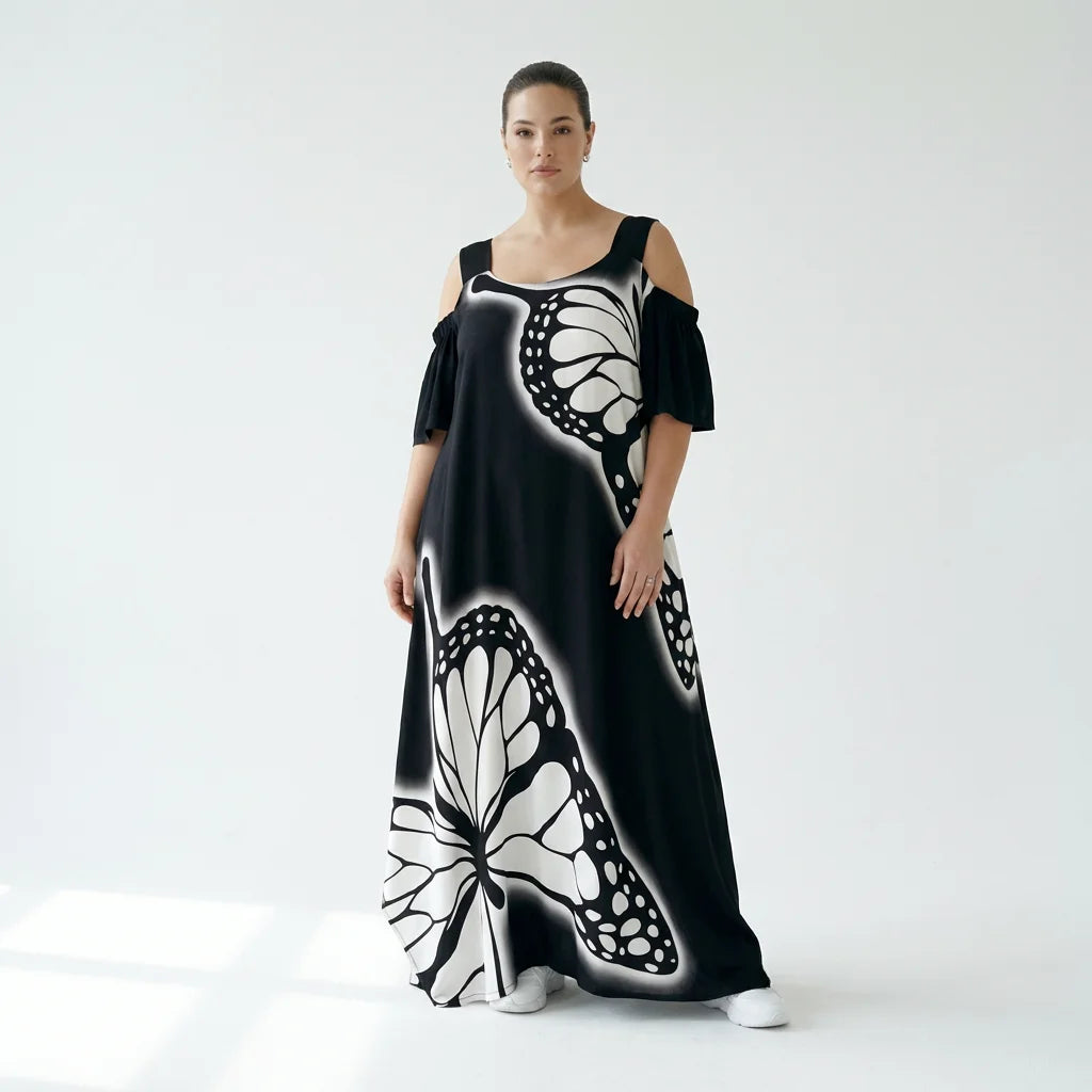 Schwarzes Maxikleid mit Schmetterlingsprint und Cut-Out-Schultern von Do Lares – luftig leicht