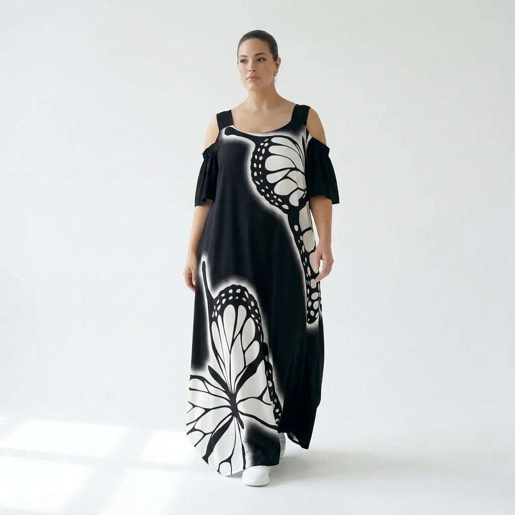 Schwarzes Maxikleid mit Schmetterlingsprint und Cut-Out-Schultern von Do Lares – luftig leicht