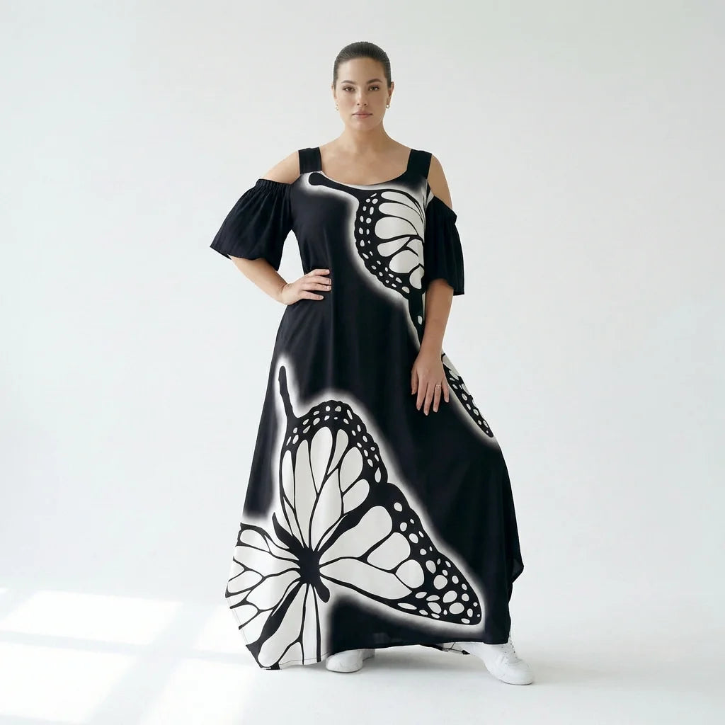 Schwarzes Maxikleid mit Schmetterlingsprint und Cut-Out-Schultern von Do Lares – luftig leicht