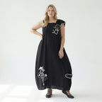 Schwarzes Maxikleid Oversize aus Baumwolljersey mit Stickerei U-BootAusschnitt Taschen
