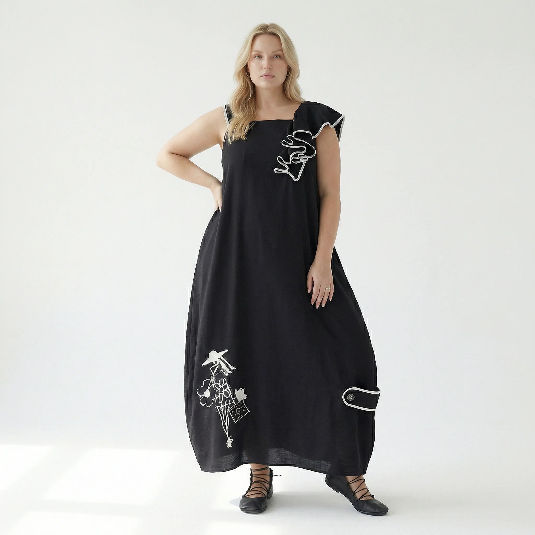Schwarzes Maxikleid Oversize aus Baumwolljersey mit Stickerei U-BootAusschnitt Taschen