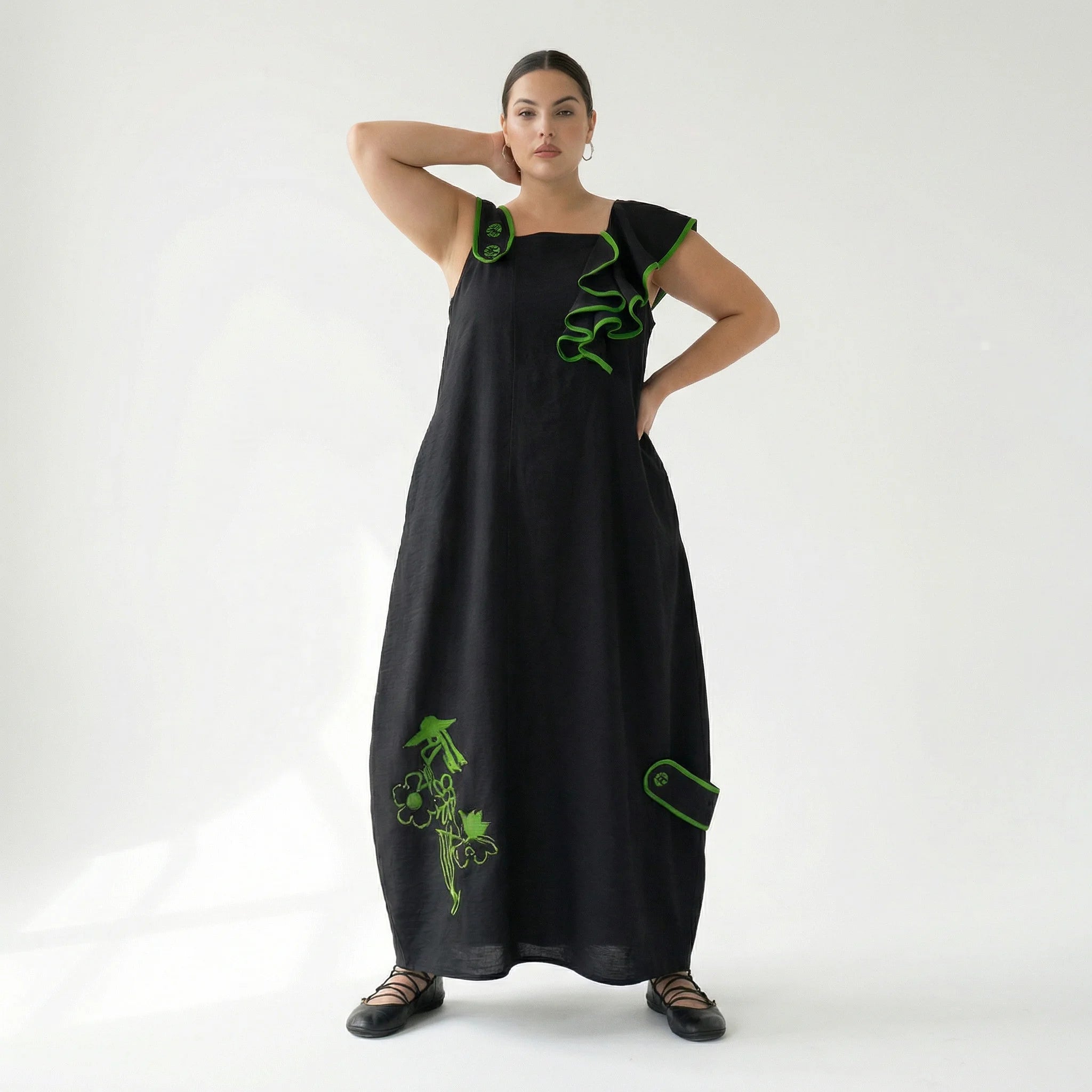 Schwarzgrünes Maxikleid Oversize aus Baumwolljersey mit Stickerei asymmetrisch weit