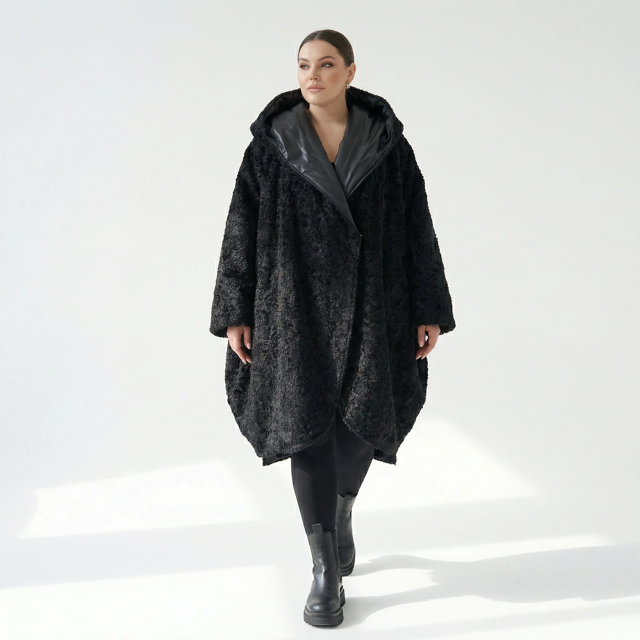 Oversize Damen Übergangsmantel Ballonform Plüsch Memorytaft warm H4 Fashion exklusiv bei Modeare