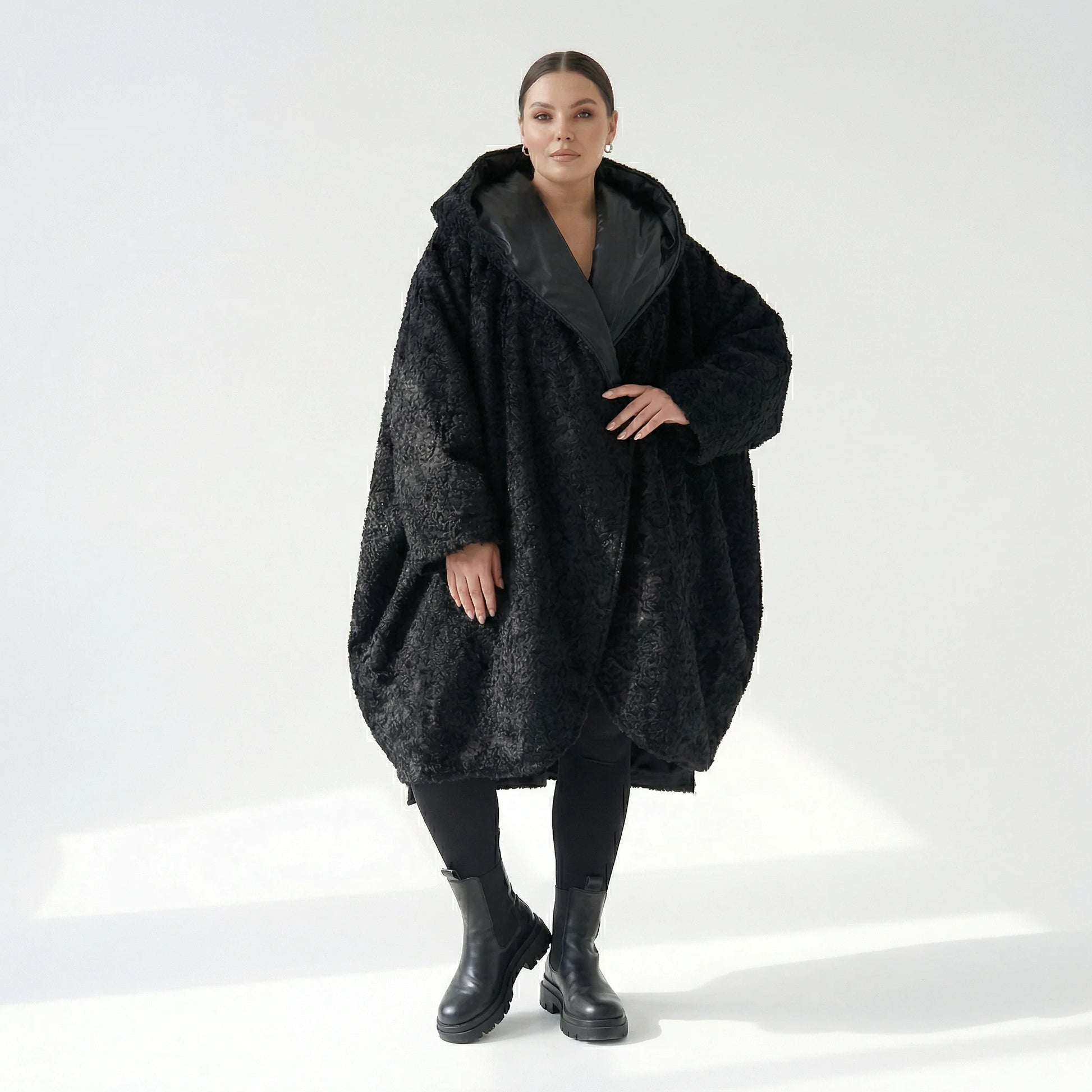 Oversize Damen Übergangsmantel Ballonform Plüsch Memorytaft warm H4 Fashion exklusiv bei Modeare