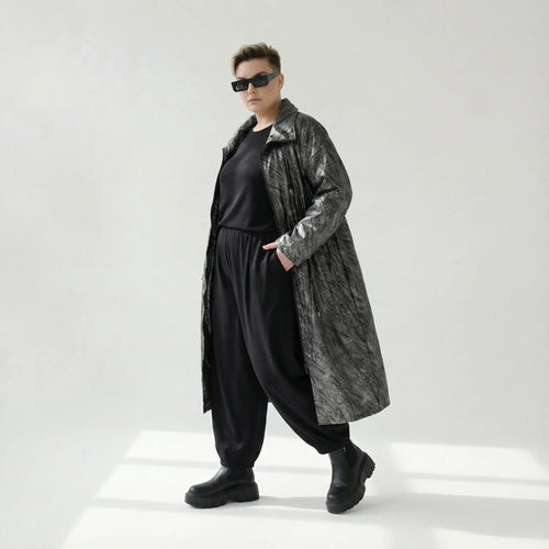 Oversize-Wintermantel aus Lederimitat mit Tunnelzug – warm, dehnbar & stylish | AKH Premium bei Modeare