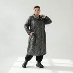 Oversize-Wintermantel aus Lederimitat mit Tunnelzug – warm, dehnbar & stylish | AKH Premium bei Modeare