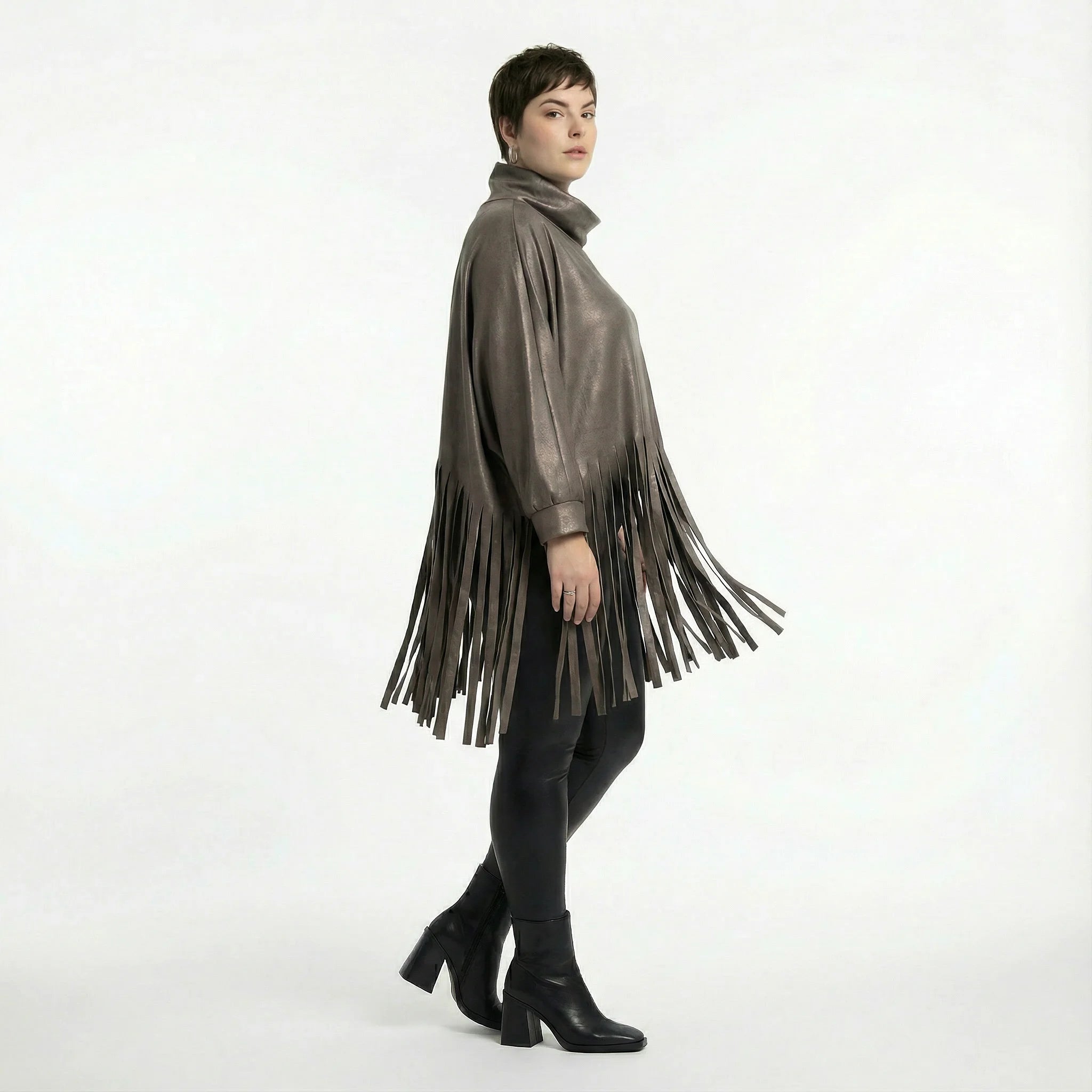 Kastiges Oversize Shirt aus Lederimitat mit Fransen Winterlook AKH Premium Damen Modeare