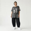 Oversize-Tunika mit Print und Mesh-Details in Grau-Schwarz von B-ONE im Lagenlook-Design