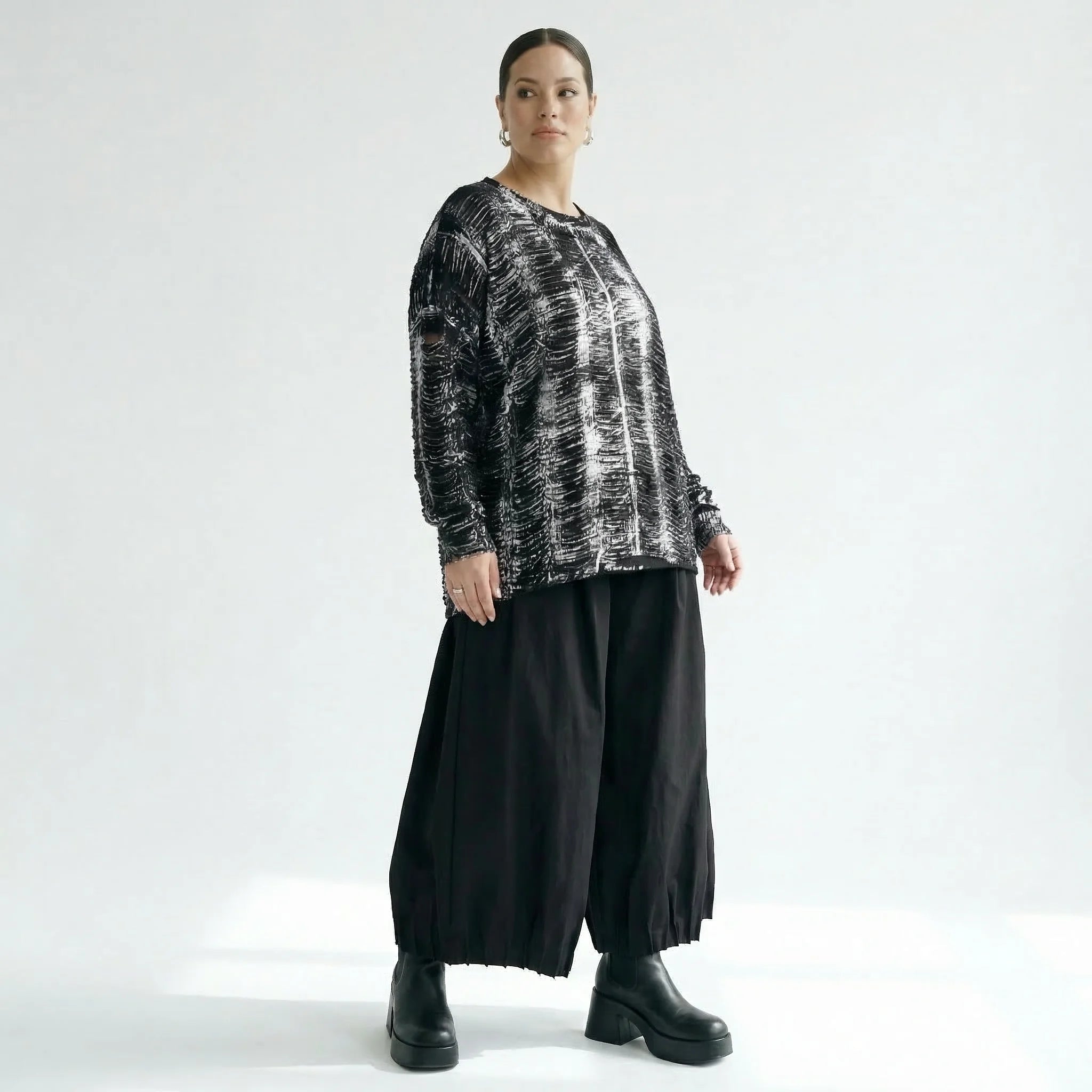 B-One Oversize Sweatshirt-Set im Lagenlook aus French Terry in Schwarz-Weiß | Modeare Avantgarde Damenmode