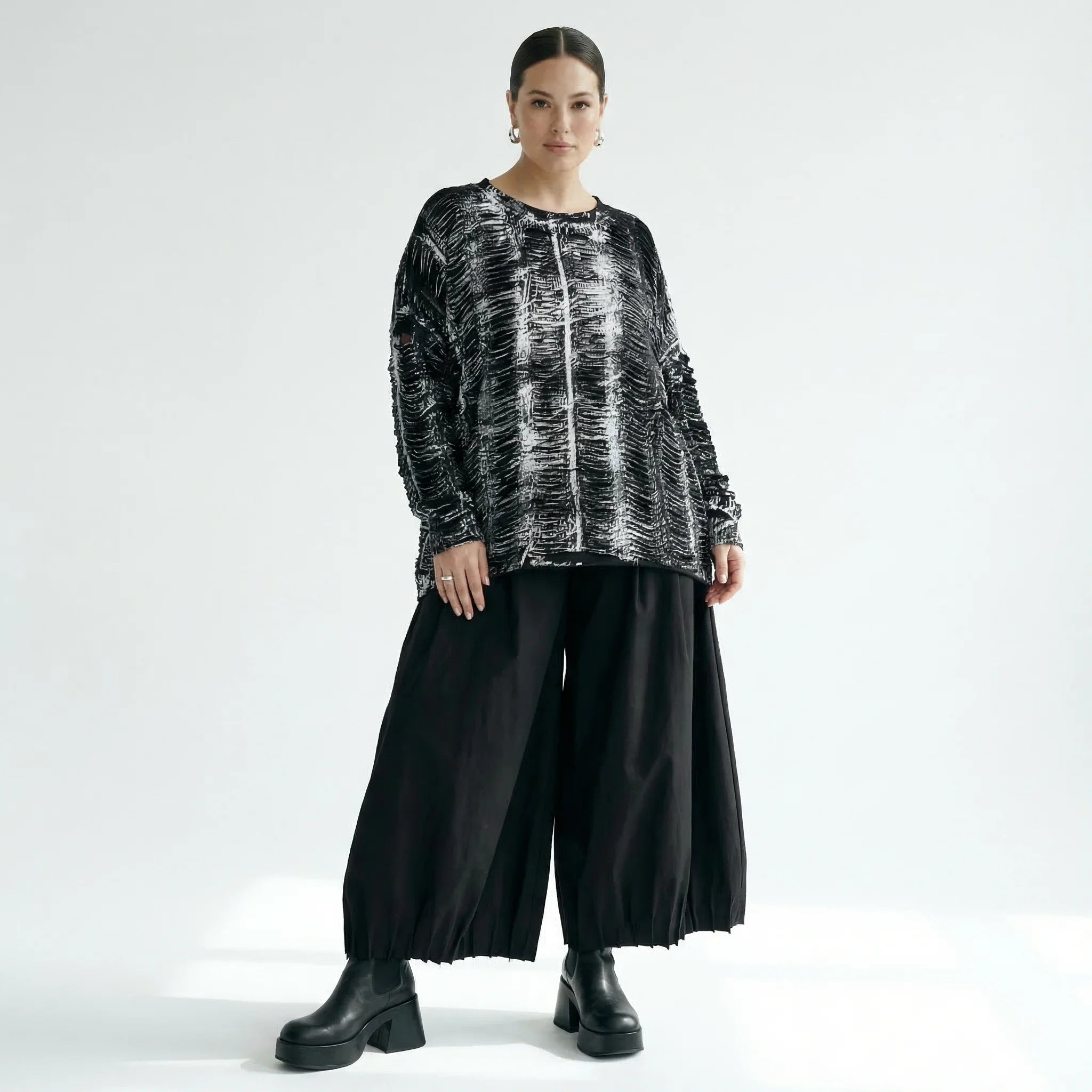 B-One Oversize Sweatshirt-Set im Lagenlook aus French Terry in Schwarz-Weiß | Modeare Avantgarde Damenmode