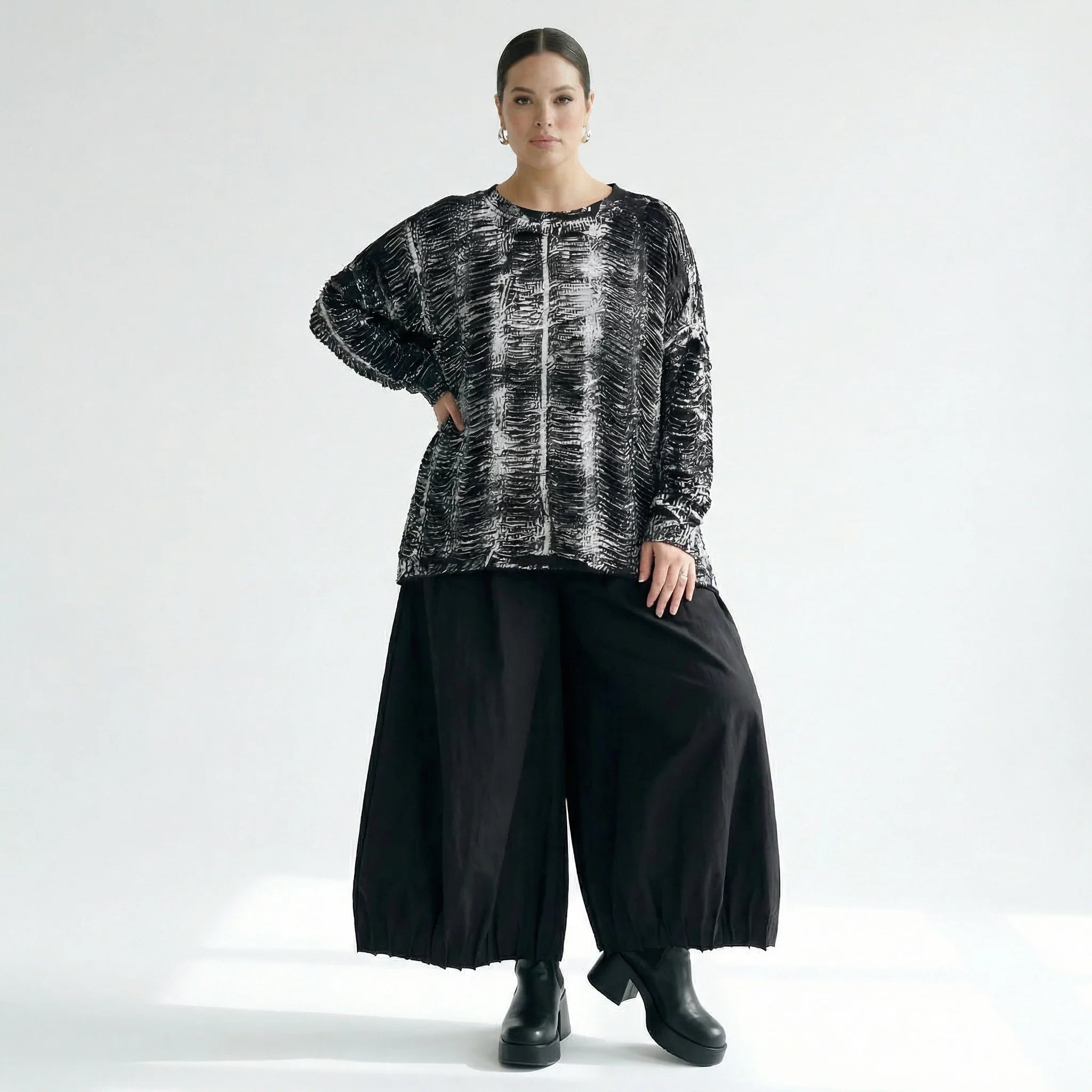 B-One Oversize Sweatshirt-Set im Lagenlook aus French Terry in Schwarz-Weiß | Modeare Avantgarde Damenmode