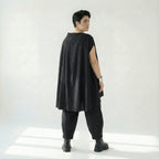 Schwarzes Oversize Shirt mit weißem Brushstroke Print und asymmetrischem A-Linienschnitt