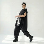 Schwarzes Oversize Shirt mit weißem Brushstroke Print und asymmetrischem A-Linienschnitt