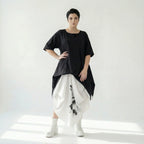 Schwarzweißes Oversize Kleid mit asymmetrischem Oberteil Ballonrock und abstraktem Print