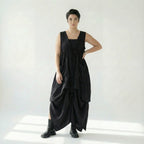 Schwarzes Oversize Ballonkleid mit V-Ausschnitt Bindetail und zwei großen Fronttaschen
