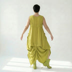 Chartreuse Ballonkleid Oversize mit V-Ausschnitt Bindegürtel und großen Fronttaschen