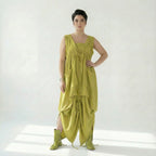 Chartreuse Ballonkleid Oversize mit V-Ausschnitt Bindegürtel und großen Fronttaschen