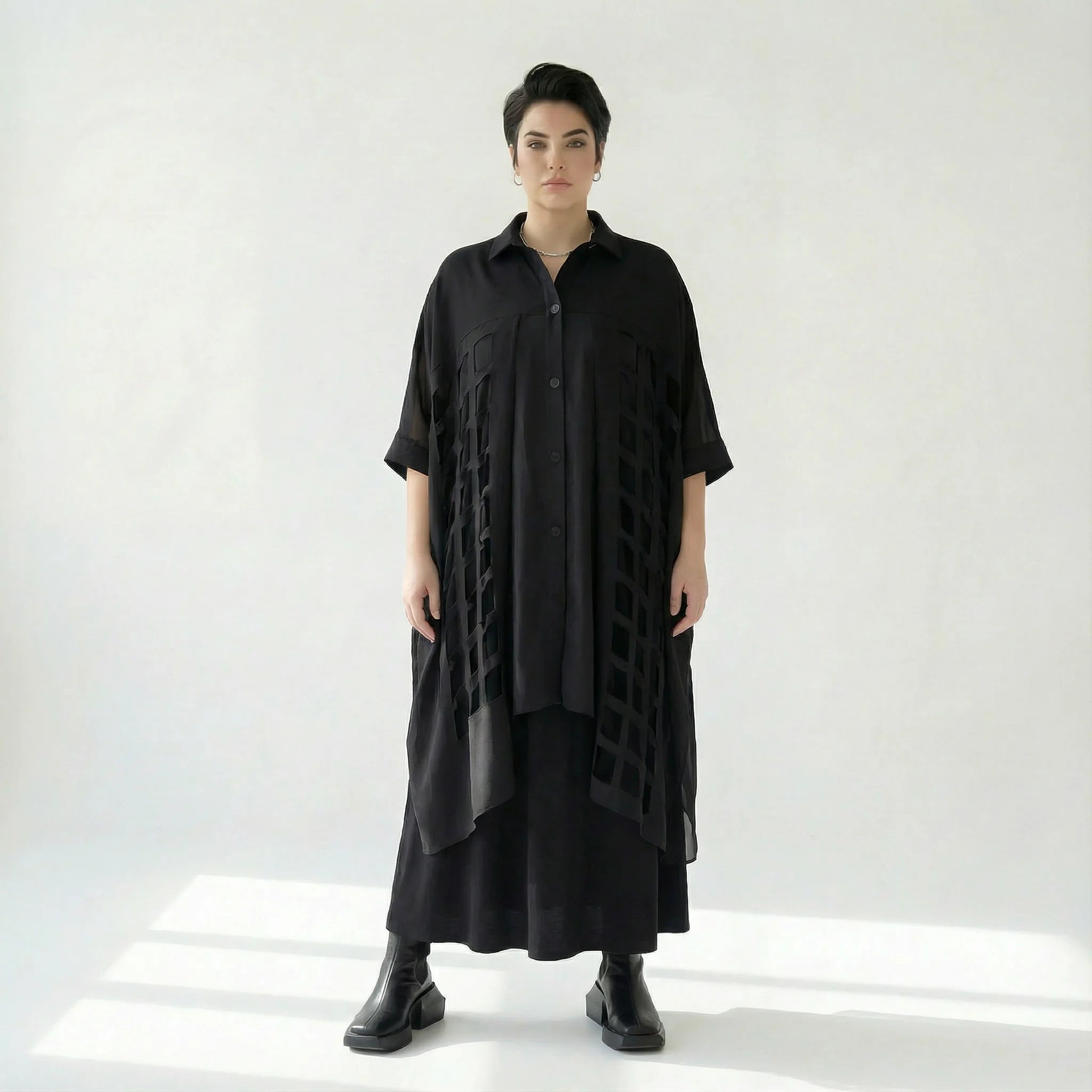 Oversize Damenbluse Schwarz Caraclan aus Baumwollmix mit Cut-outs, Voile-Ärmeln, EU 38/50 – Avantgarde, Lagenlook, Plus Size