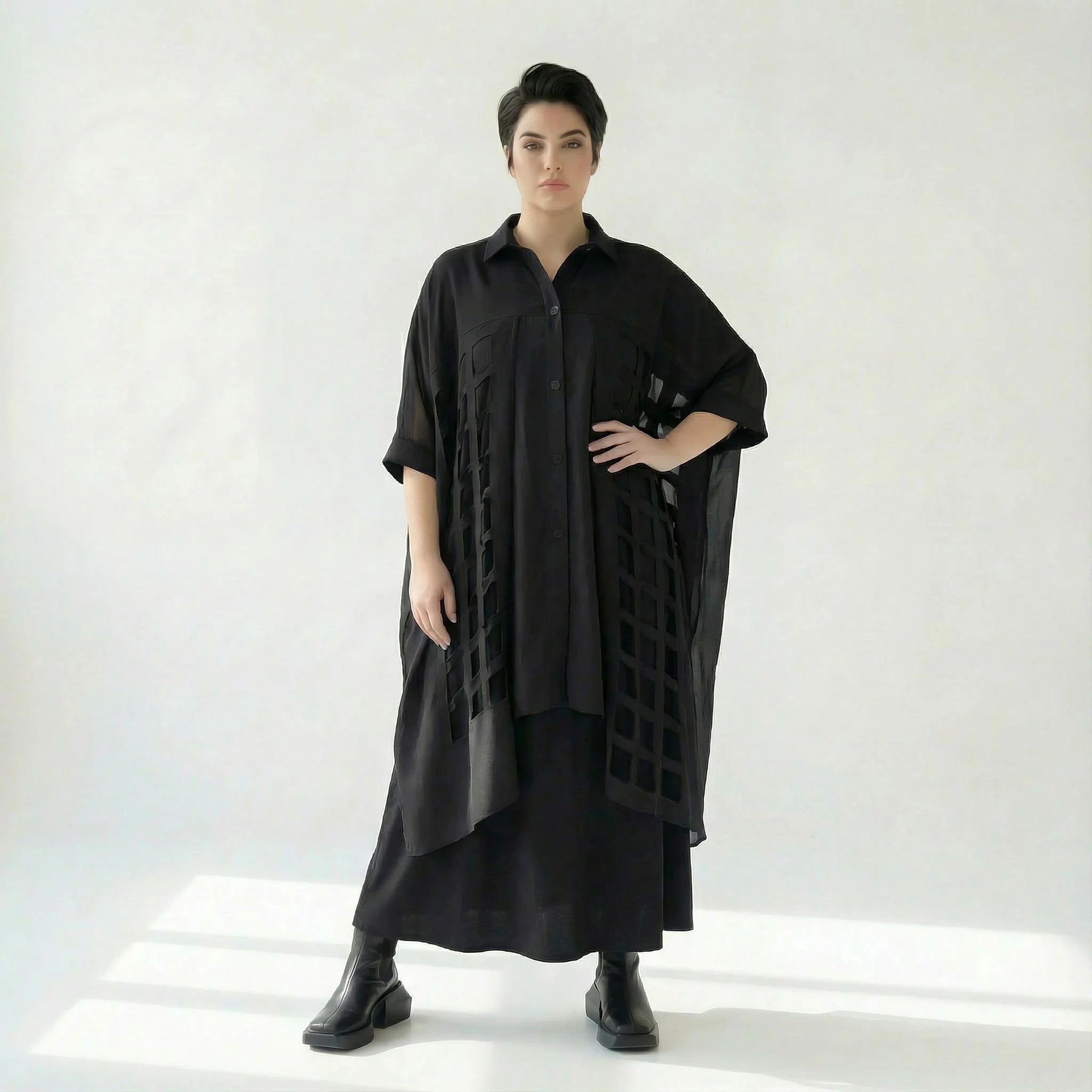 Oversize Damenbluse Schwarz Caraclan aus Baumwollmix mit Cut-outs, Voile-Ärmeln, EU 38/50 – Avantgarde, Lagenlook, Plus Size