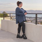 Langarmshirt aus flauschigem Feinstrick in Blau/Weiß mit A-Linie und Rundhalsausschnitt