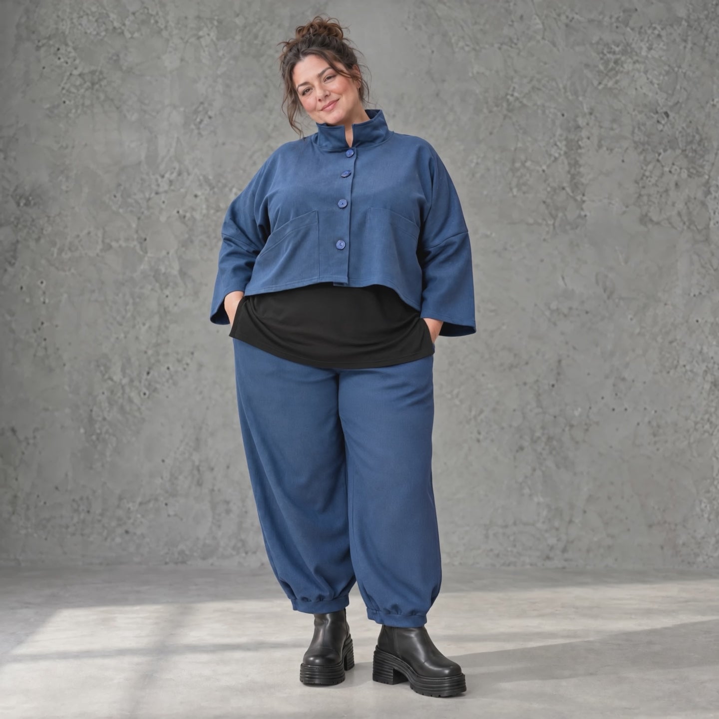 Jeansjacke Stretchdenim mit Stehkragen Langarm Knopfverschluss und aufgesetzten Taschen