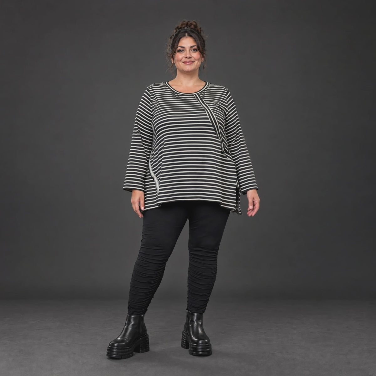 Langarmshirt Schwarz/Weiß in A-Linie aus weichem Stretchjersey mit Faltennahtmuster