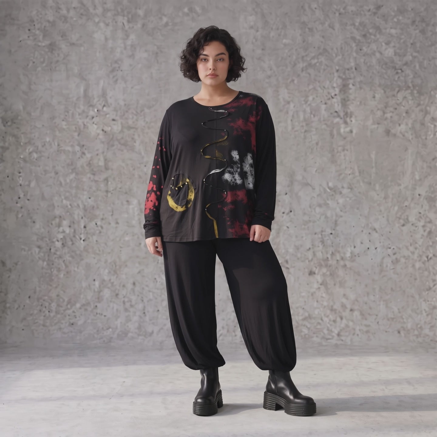 Langarmshirt aus Viskosejersey in Schwarz/Rosa mit geradem Schnitt und Stretchkomfort