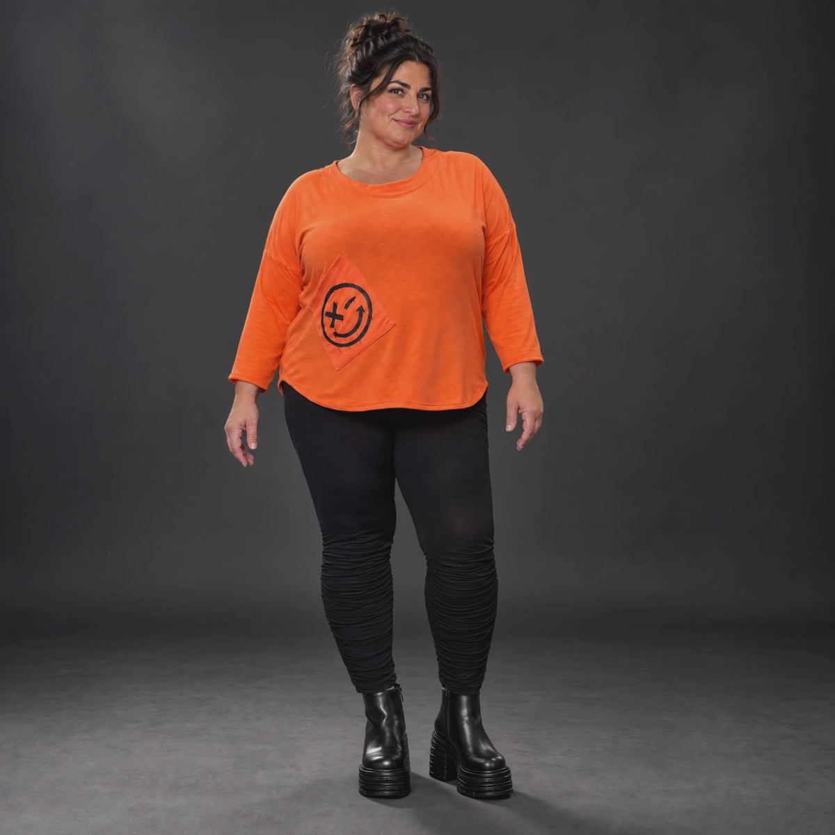 Shirt in Orange mit Rundhalsausschnitt 7/8-Arm und aufgesetzten Taschen aus Stretchjersey