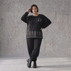 Schwarzes Basicshirt aus Viskosejersey mit Stretch und Brusttasche in geradem Schnitt
