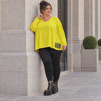 Langarmshirt in Gelb aus weichem Stretchjersey mit V-Ausschnitt und kastiger Passform