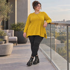 Gelbes Feinstrickshirt in A-Linie mit Reißverschluss am Ausschnitt und flauschigem Garn