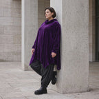 Violettes Velourshirt mit Rollkragen in A-Linie mit Seitentaschen weich und kuschelig