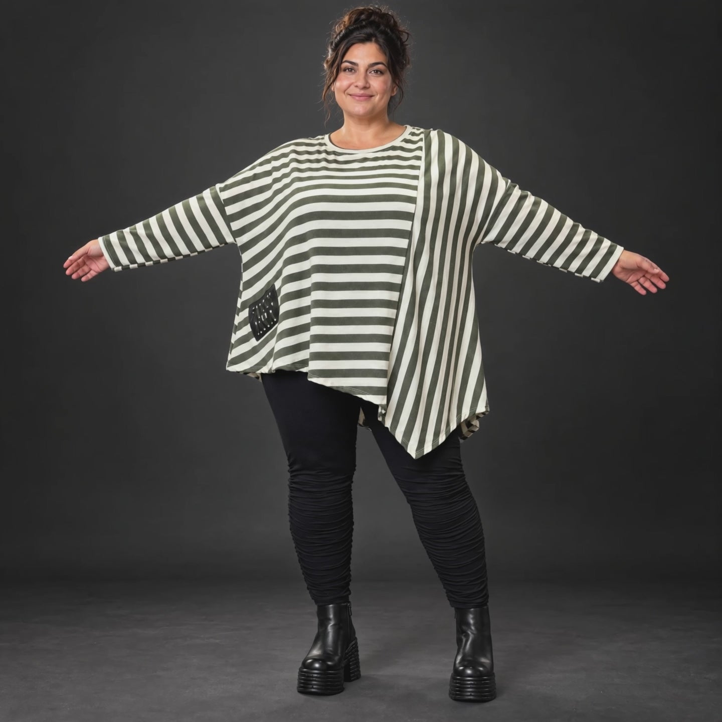 Langarmshirt in Creme/Dunkelgrün mit asymmetrischem Zipfelsaum aus weichem Stretchjersey