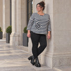 Shirt aus weichem Stretchjersey in Creme/Dunkelblau mit 7/8-Arm und aufgesetzten Taschen