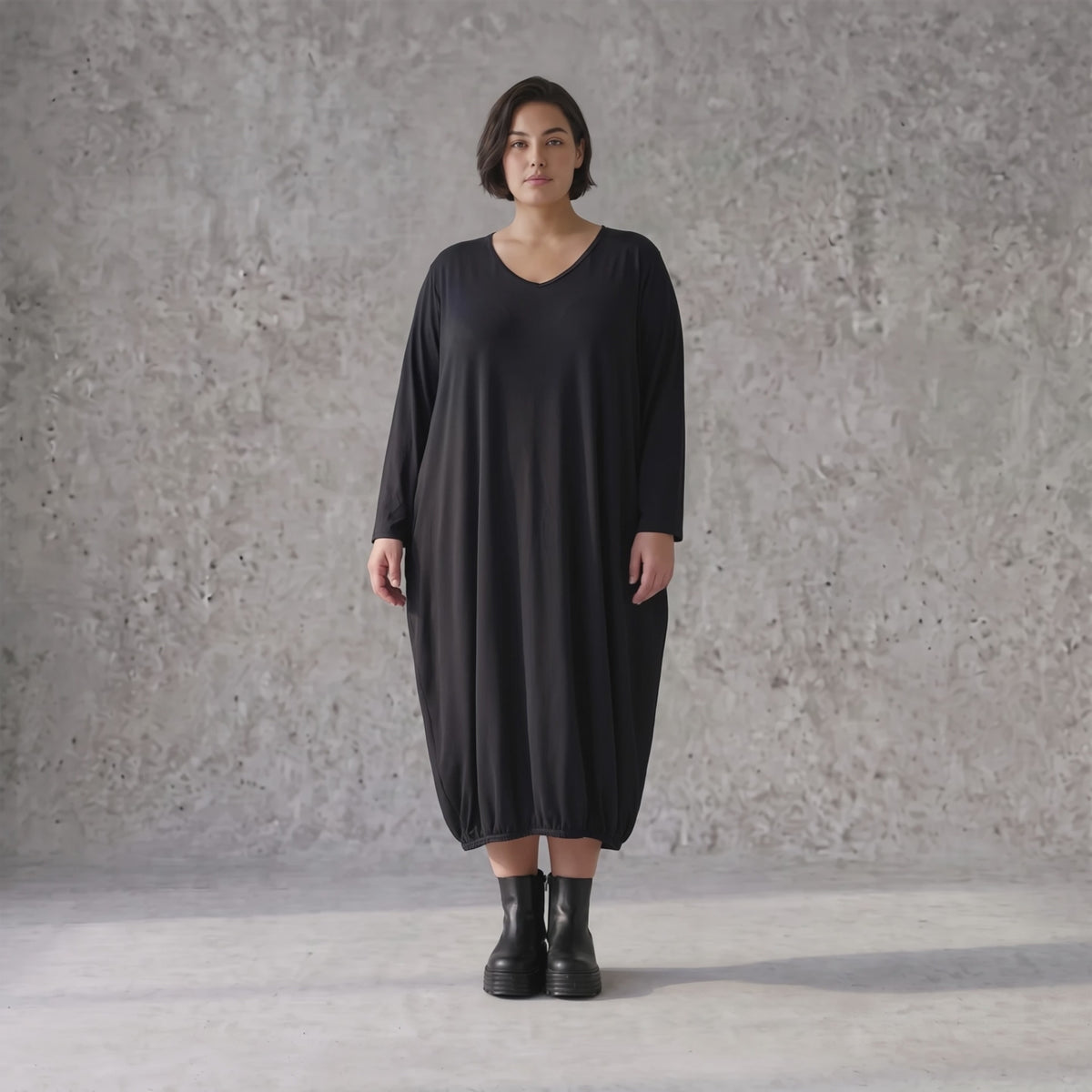 Jerseykleid in Ballonform mit V-Ausschnitt aus Stretchjersey und elastischem Saum