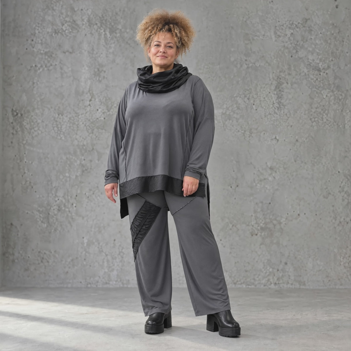 Wintershirt aus weichem Jersey mit Rollkragen Vokuhila Schnitt Taft und Seitenschlitzen