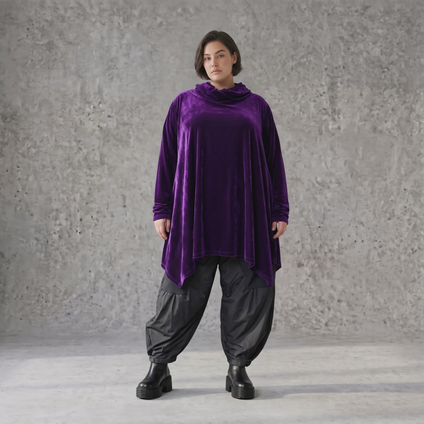 Violettes Velourshirt mit Rollkragen in A-Linie mit Seitentaschen weich und kuschelig