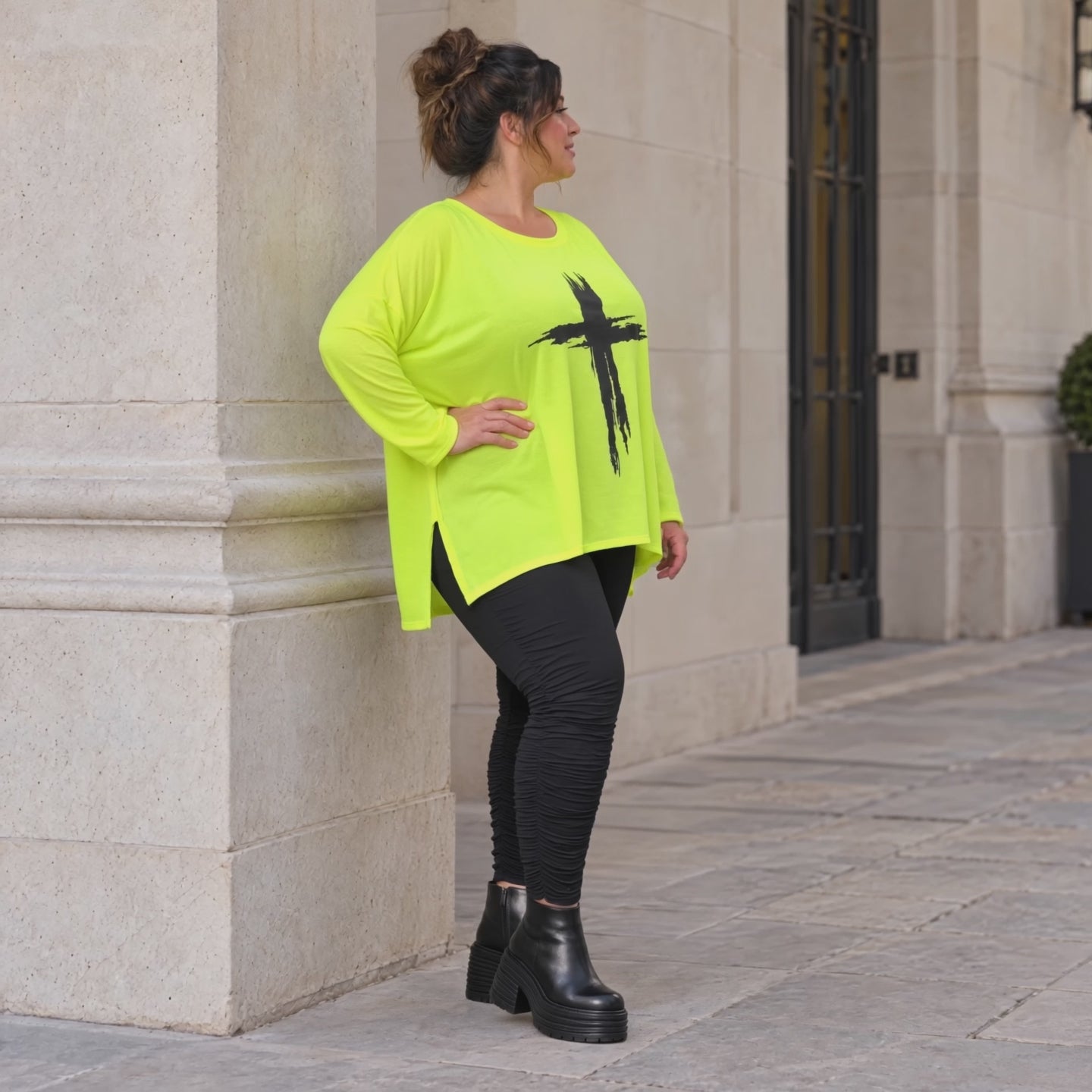 Langarmshirt in Neongelb aus weichem Baumwolljersey mit Rundhalsausschnitt und A-Linie