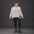 Feinstrickshirt in Grau/Schwarz meliert mit V-Ausschnitt und lässig kastiger Silhouette