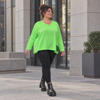 Langarmshirt in sattem Grün aus weichem Stretchjersey mit V-Ausschnitt im kastigen Schnitt