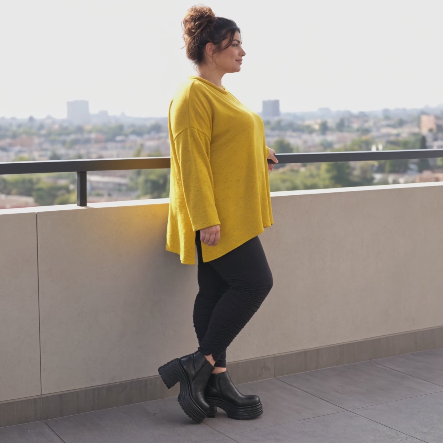 Flauschiges Feinstrickshirt in leuchtendem Gelb mit Stretchanteil und fließender A-Linie
