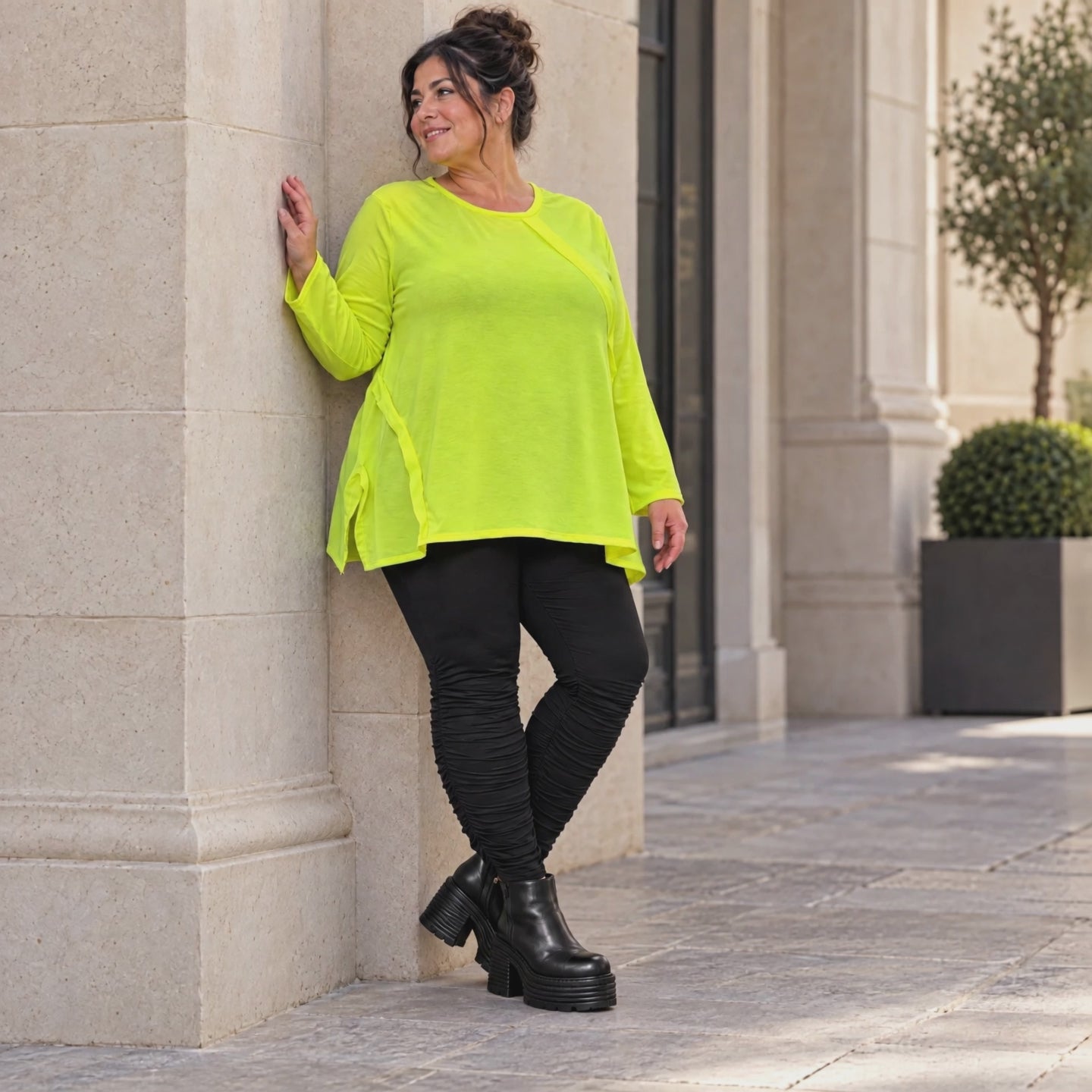 Langarmshirt in Neongelb aus feinem Stretchjersey mit Baumwolle und schmeichelnder A-Linie
